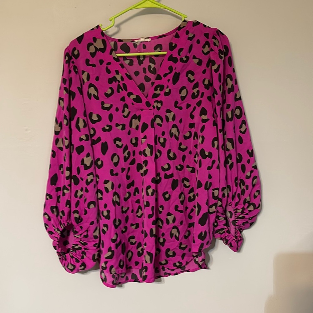 Like new jodifil blouse with leopard print top